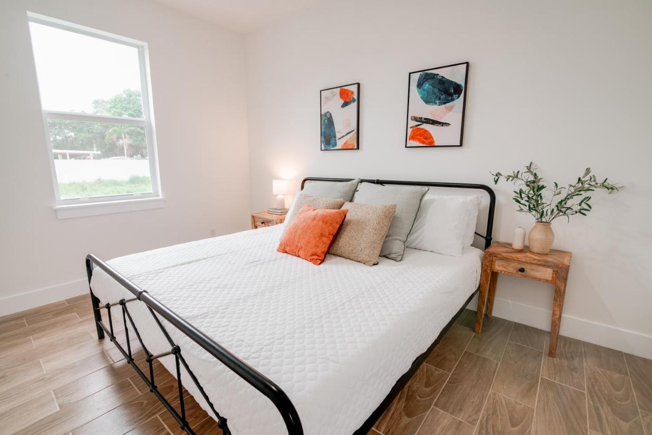 Private Cottage - King Beds, Brand New, Near Beach, Golfing, Shopping & Restaurants Lake Worth Beach Zewnętrze zdjęcie